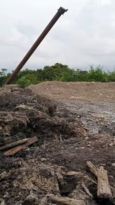Bendungan hampir jebol 