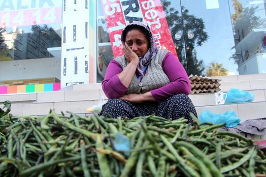 Seyyar satıcı kadının para ve cep telefonunu çalan şüpheli yakalandı