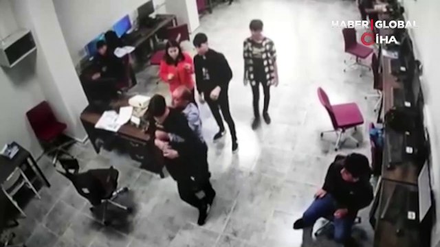Boğazına şeker kaçan öğrenciyi öğretmeni 'Heimlich manevrası' ile kurtardı