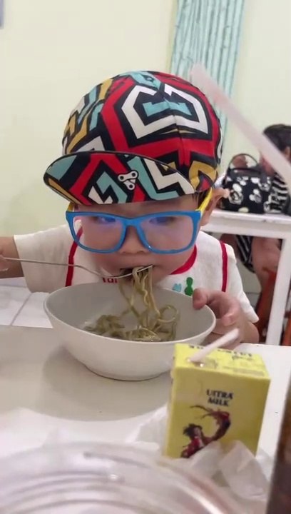 HUNGRY BOCIL