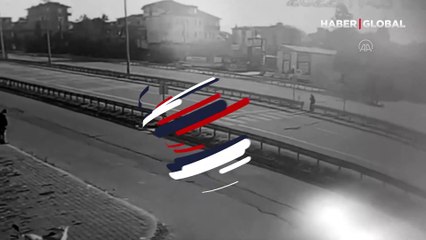 Korkunç kaza kamerada! Motosikletin çarptığı kadın hayatını kaybetti