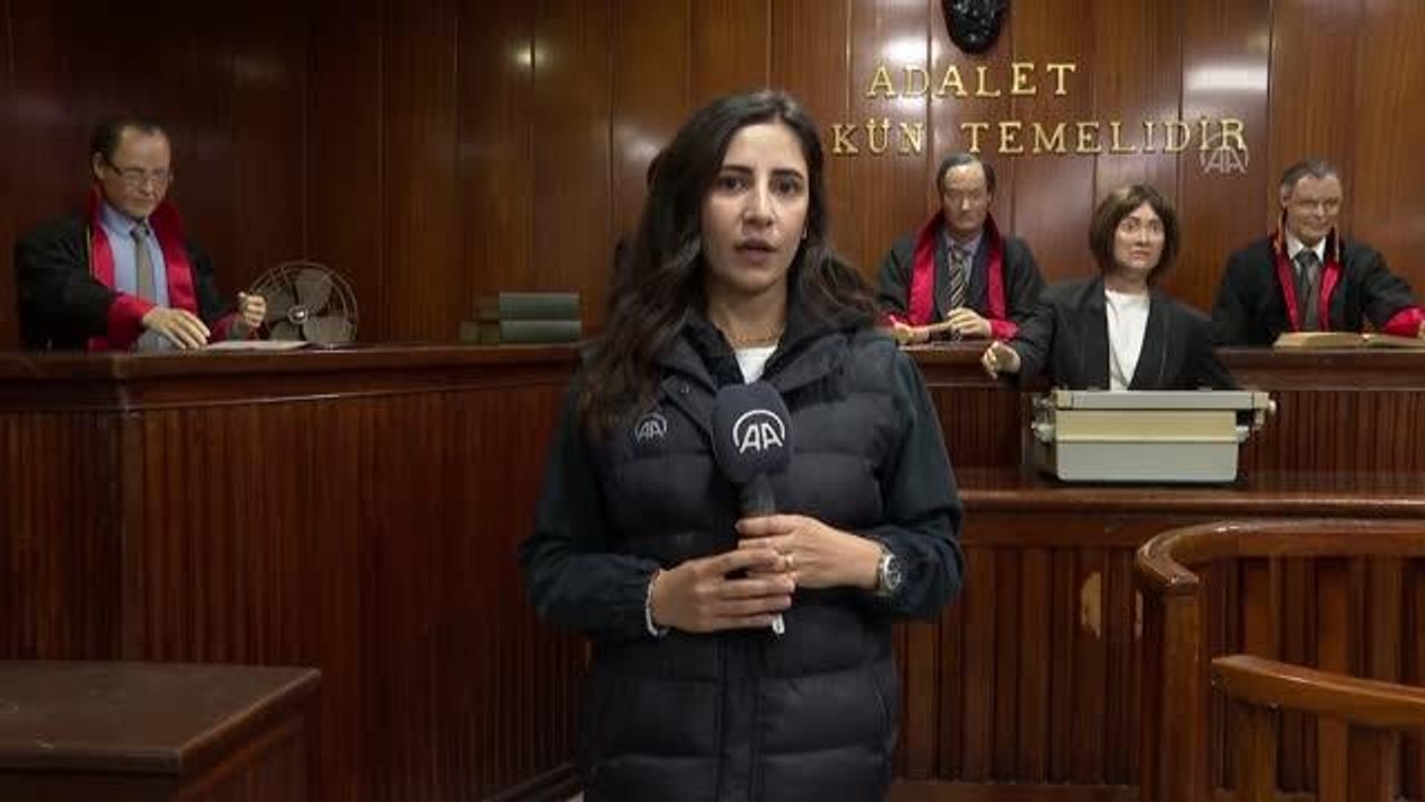 İstanbul Adliyesi'nde geçmişten bugüne yargı çalışanlarının giysileri sergilendi