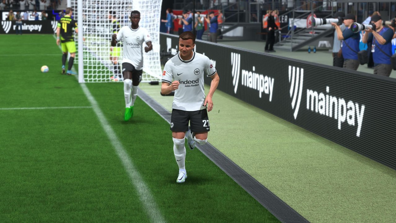 Schwarz-Weiß wie Schnee: Mit der Eintracht in FIFA 23 die Champions League rocken