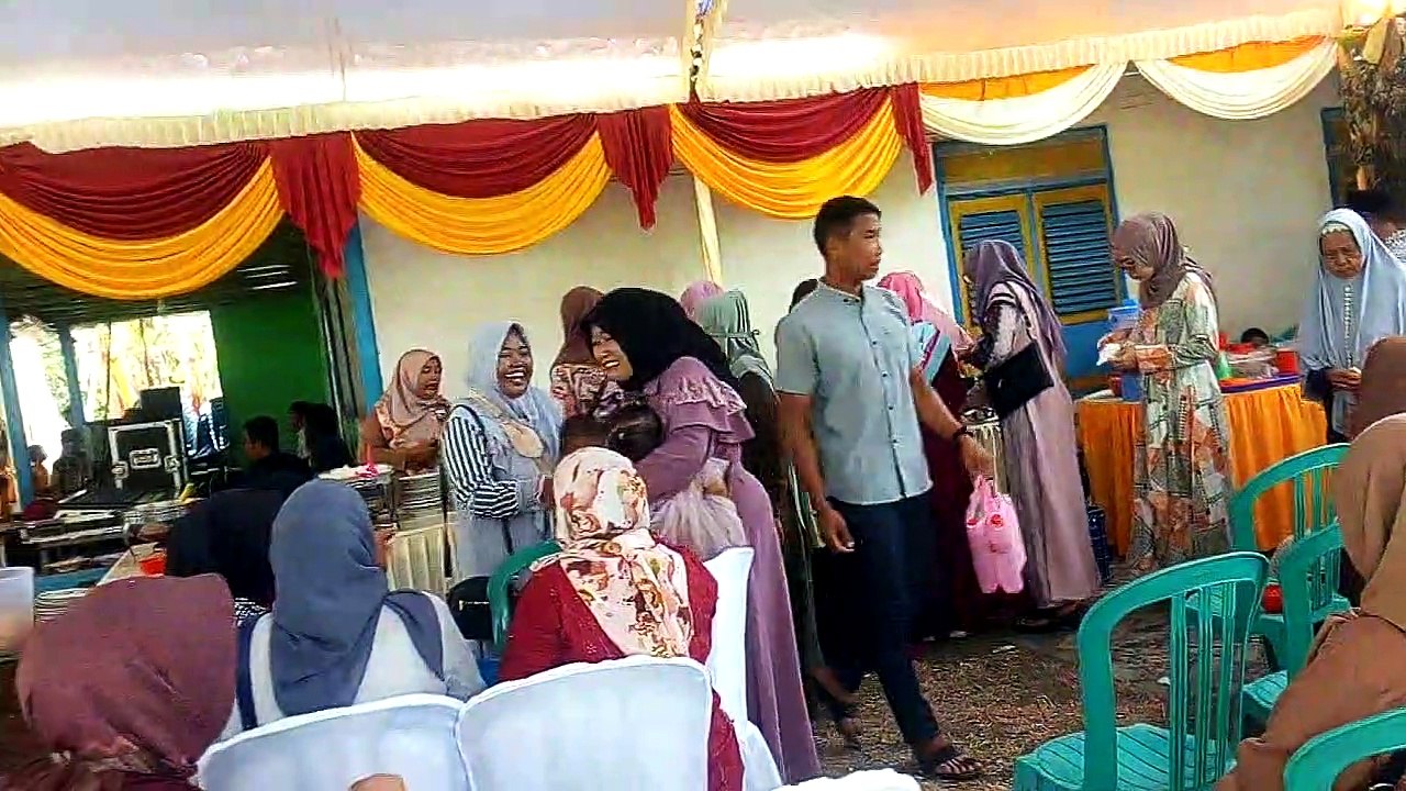 eat dinner after the wedding part lll