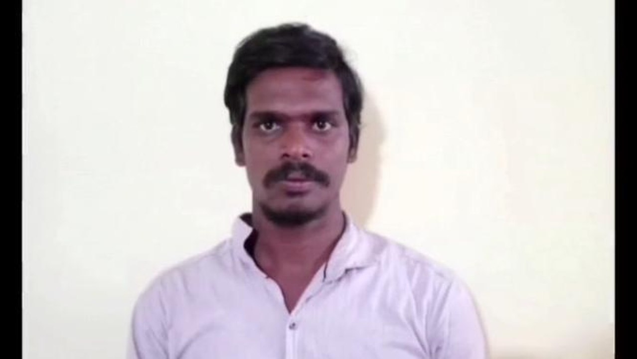 இளம் பெண் காரில் கடத்தல் வாலிபர்கள் இருவர் கைது