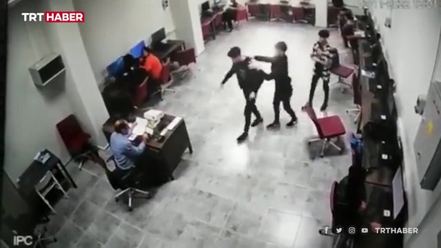Boğazına şeker kaçan öğrencisini 'Heimlich Manevrası ile kurtardı