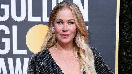 GALA VIDÉO - Christina Applegate : + 18kg, canne pour marcher… L’actrice affaiblie par sa sclérose en plaques