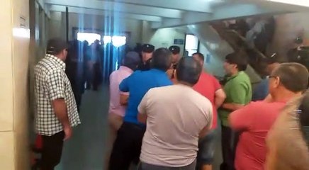 Protesta de policías retirados en Casa de Gobierno