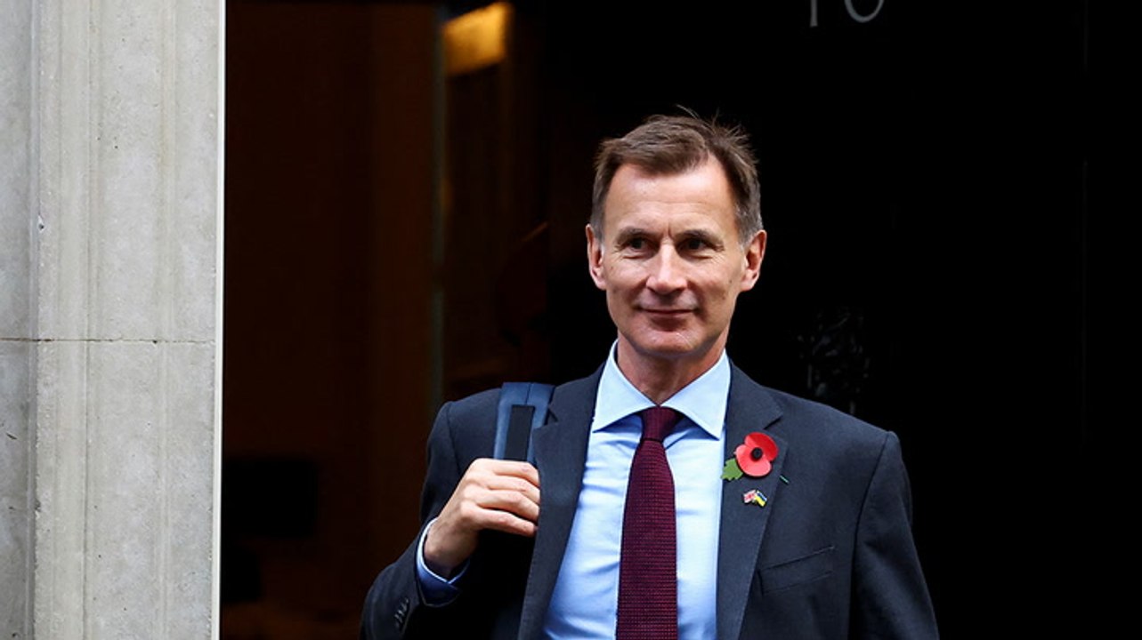 Jeremy Hunt calls on families to ‘balance books...