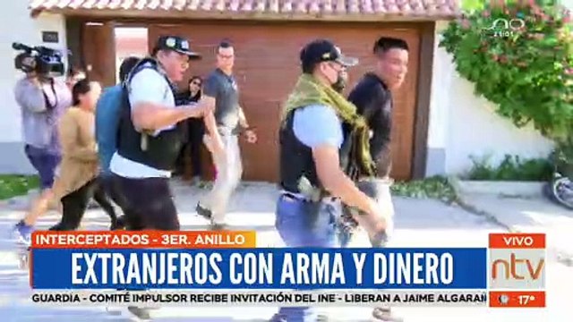 Extranjeros con arma y dinero que fueron interceptados en el 3er anillo fueron llevados a la FELCC
