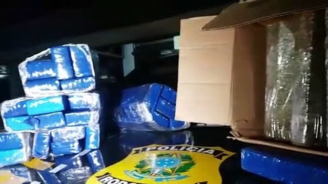 PRF apreende 45 quilos de maconha em veículo, após condutor fugir da abordagem