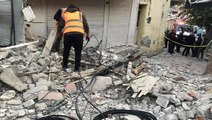 Gece yarısı 4,9 büyüklüğündeki depremin vurduğu İzmir'de hasar gün ağarınca ortaya çıktı