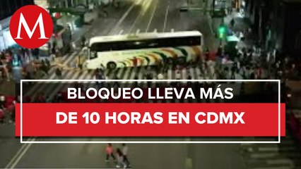 Continúa bloqueo de Eje Central en CdMx por normalistas