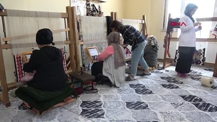 HER MOTİFİ AYRI BİR ANLAM TAŞIYAN HAKKARİ KİLİMLERİ, KADINLARIN ELİYLE HAYAT BULUYOR