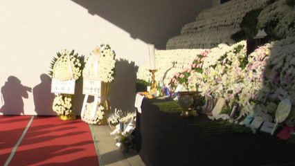 [단독] 유가족 "尹·이상민 조화 치워라"...조화 부수며 항의 / YTN