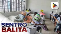 Professor sa Bicol, nag-viral matapos pagsuotin ng ‘anti-cheating hats’ ang kanyang mga estudyante