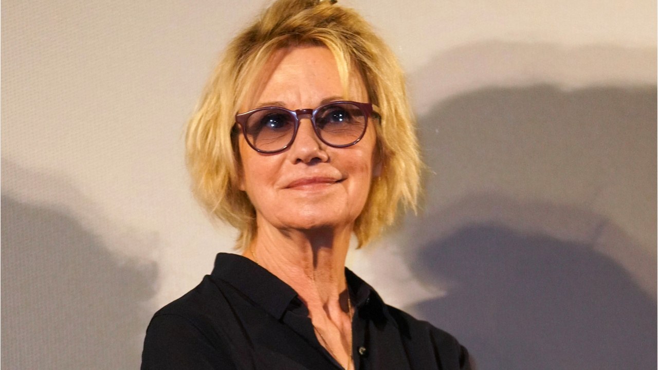 GALA VIDÉO - Miou-Miou “bouleversée” par la mort de Jean Teulé : ces proches sur qui elle peut compter