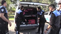 Polisten, öğrencilere kırtasiye malzemesi desteği