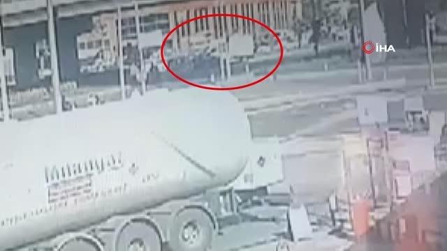 Hasta almaya giden ambulans otomobille böyle çarpıştı: 2 yaralı