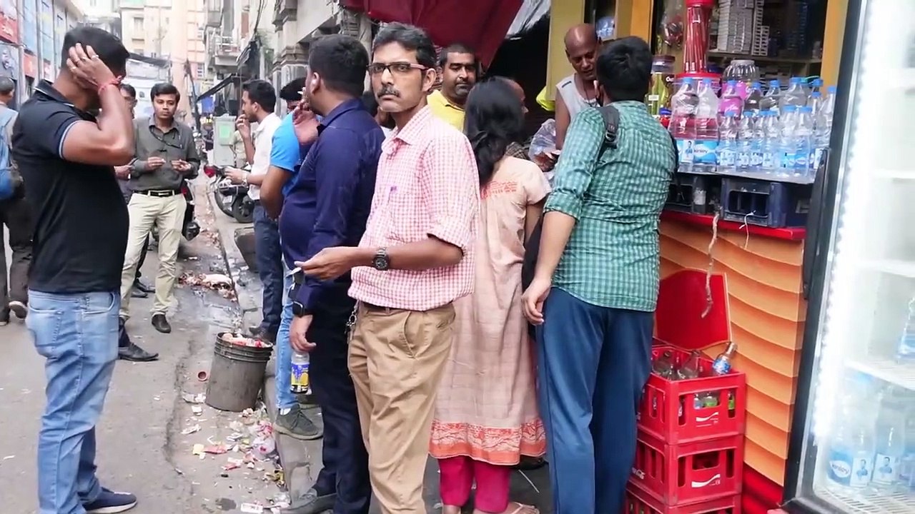 BEGGER Buying iPhone 14 Pro Max  Gone _Shocking_  Mall Se Nikal Diya