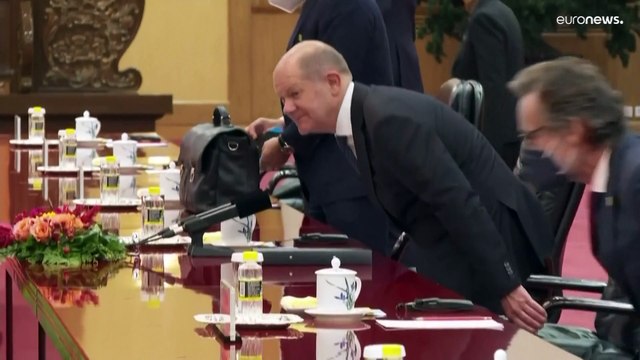 Канцлер Германии прибыл в Китай с неоднозначным визитом