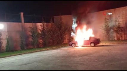 Park halindeki araç, alevlere teslim oldu