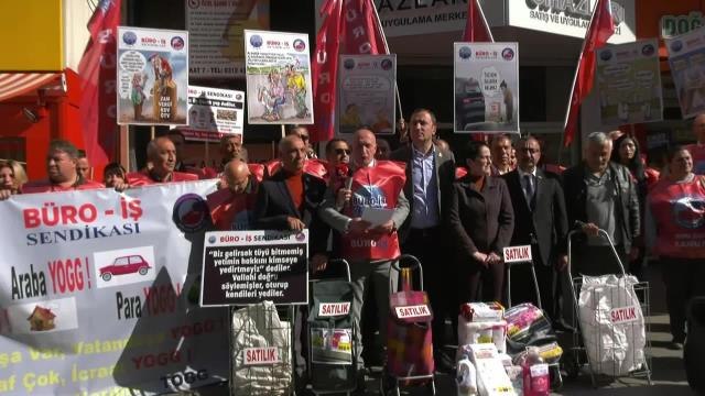 Büro-İş'ten 2023 Bütçesine Boş Pazar Arabalarıyla Protesto... Alay Hamzaçebi: Bir Pazar Arabamız Vardı.