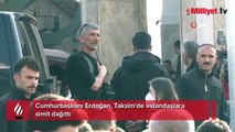 Cumhurbaşkanı Erdoğan, Taksim'de vatandaşlara simit dağıttı