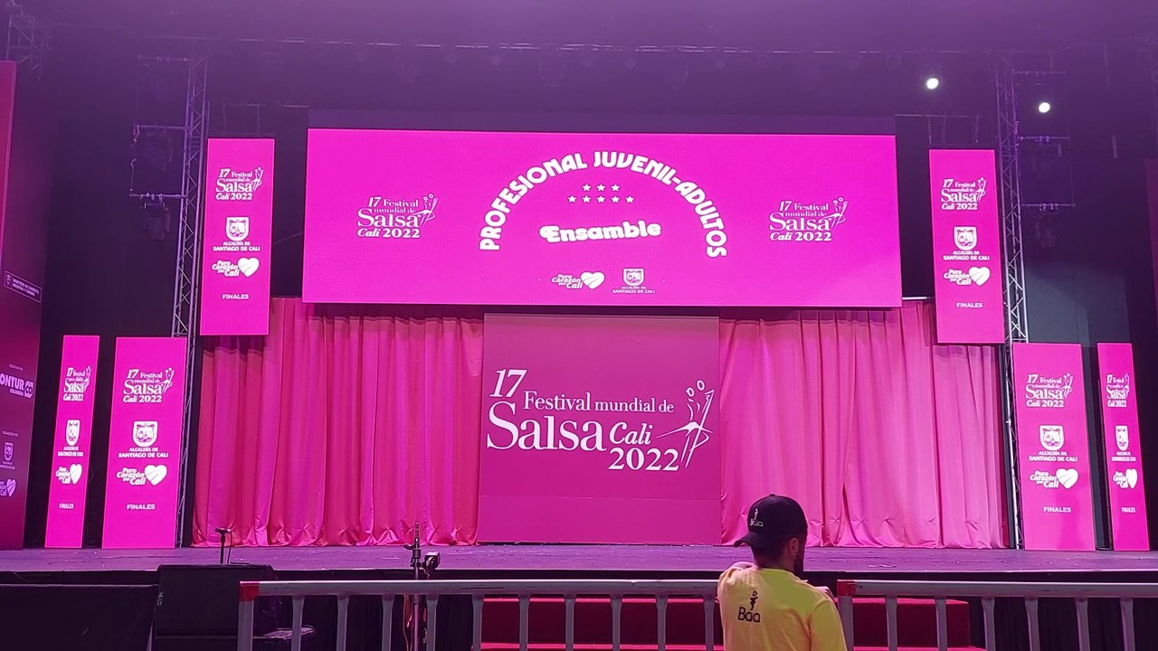 Sondeluz, Grupo Cabaret, Categoría Ensamble con la Orquesta La Fuga en el Festival Mundial de Salsa.