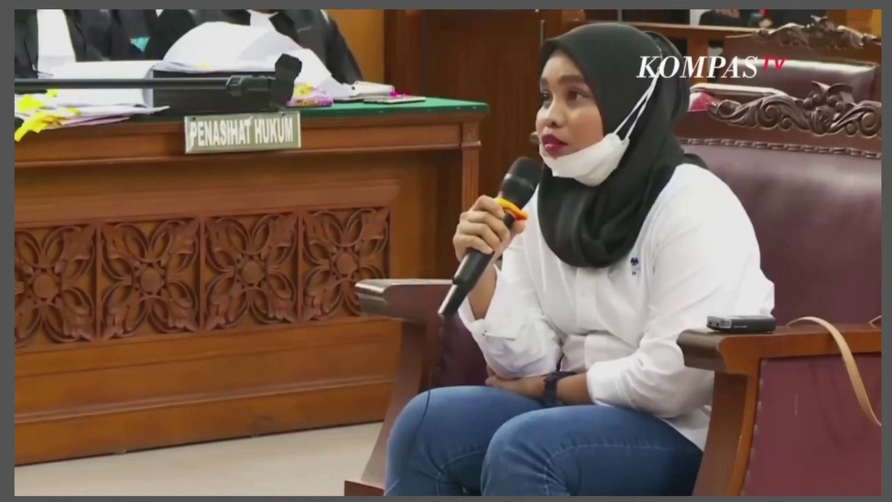 Momen Saksi ART Susi Peragakan Saat Bantu Putri Candrawathi