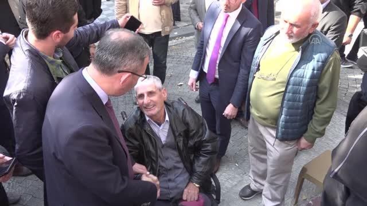 KIRKLARELİ - Gençlik ve Spor Bakanı Kasapoğlu, Kırklareli'nde esnaf ziyaretinde bulundu