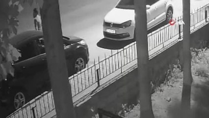 Kesici aletle 15 aracın lastiğine zarar verdi... O anlar kamerada