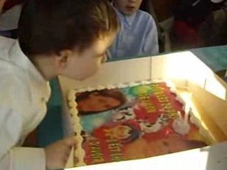 Massi souffle sa bougie