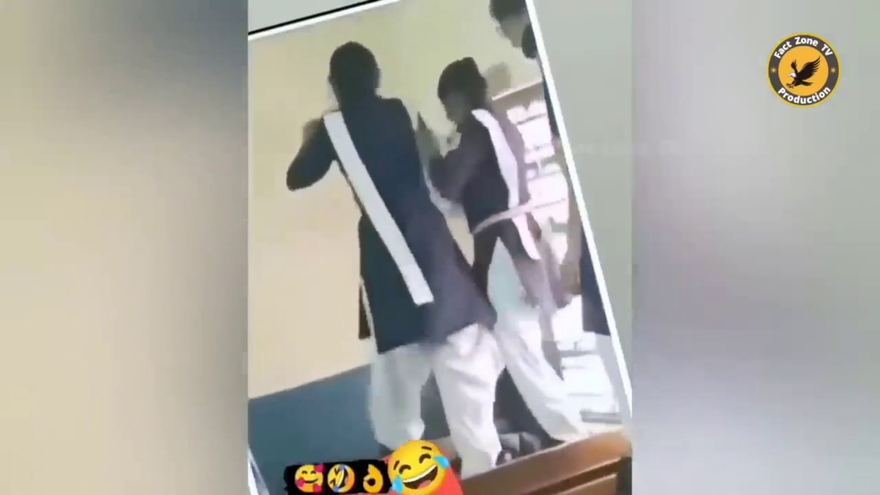 इन नमूनों  की हरकते  देखकर हंसी  नही रोक पाओगे