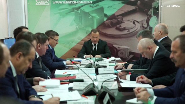 Russlands Medwedew wettert gegen Missgeburten , will Todesstrafe für Jugendliche bei Sabotage