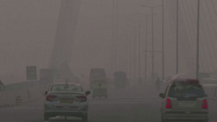 '최악 스모그' 뉴델리, 트럭 진입 제한...초미세먼지 기준 50배 초과 / YTN