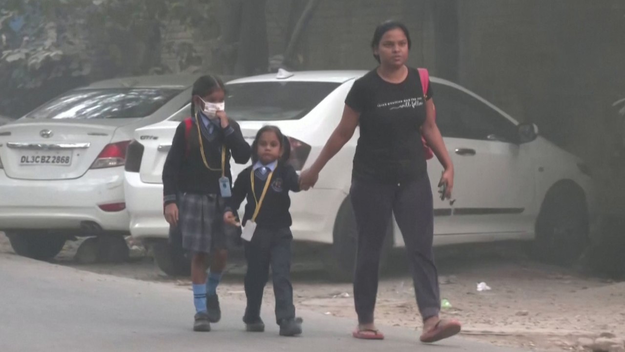 New Delhi shuts primary schools amid ‘hazardous’ smog