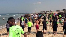 فيديو: أطفال من فلسطين يشاركون في فعالية للسباحة.. والحصار يمنع غينيس من الوصول إلى غزة