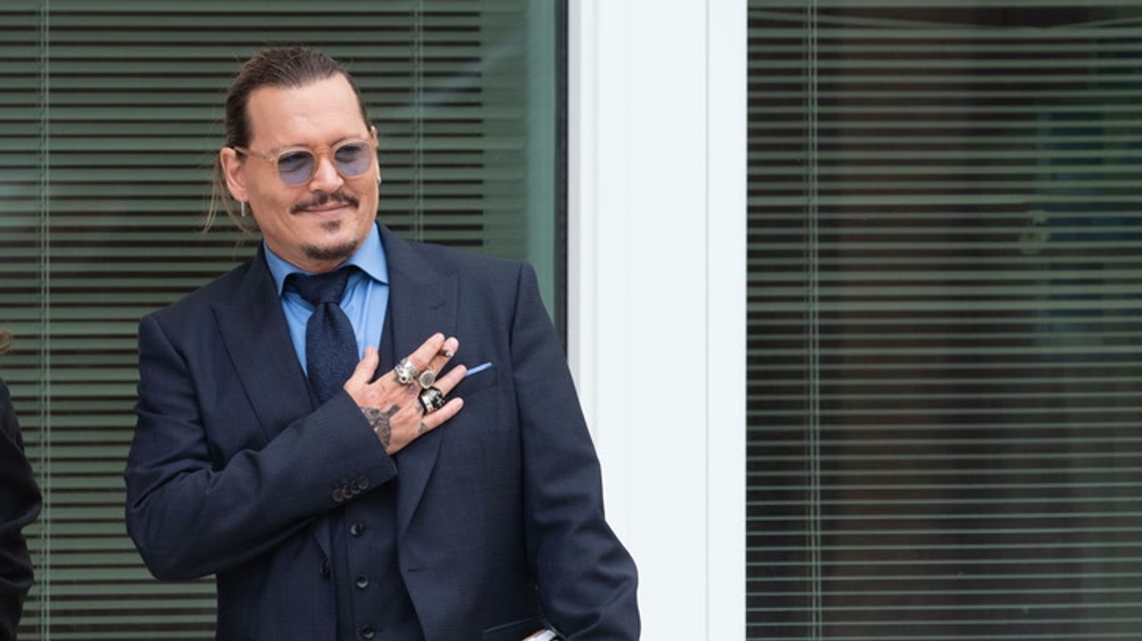 Johnny Depps Auftritt in Rihannas Fashion-Show: So reagieren die Fans