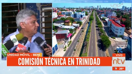 El Asesor del comité cívico de santa cruz José Luis Santiesteban se manifiesta al llegar a la Reunión