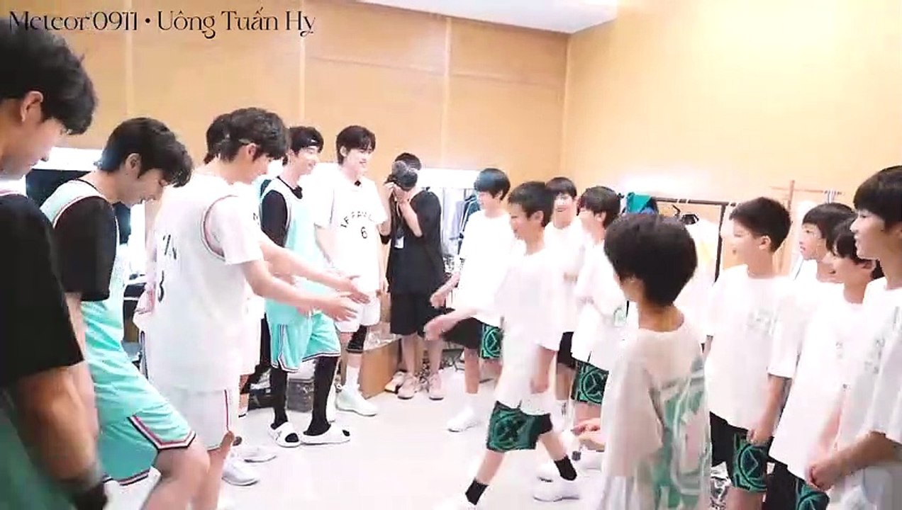 [Vietsub]  Uông Tuần Hy cùng anh em lần đầu được gặp trực tiếp các vị sư huynh