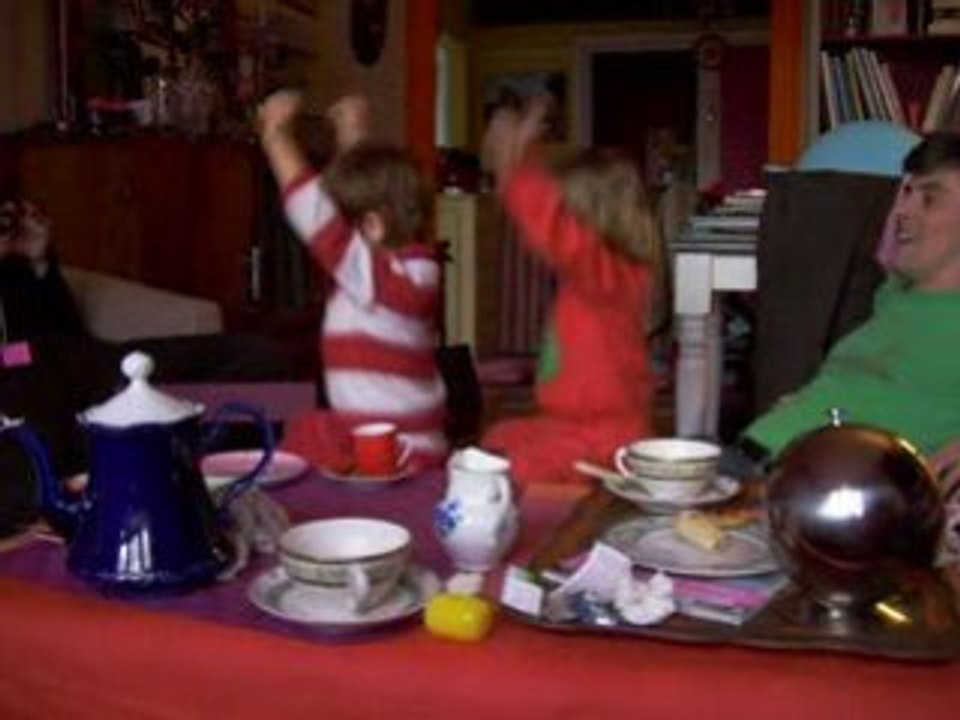 les enfants font du cheval