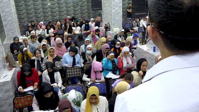 تقنين مراكز الدروس الخصوصية في مصر يثير جدلا واسعا بين أولياء الأمور.. ما القصة؟
