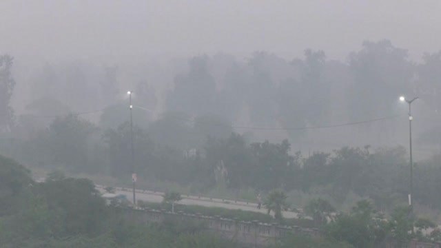 Nueva Delhi amanece por tercer día consecutivo envuelta en una densa capa de polución