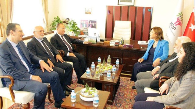 AKP'li vekil: HDP legal bir parti, ziyarete gidilmemesi abestir