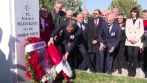 Bülent Ecevit 16. ölüm yıldönümünde mezarı başında anıldı