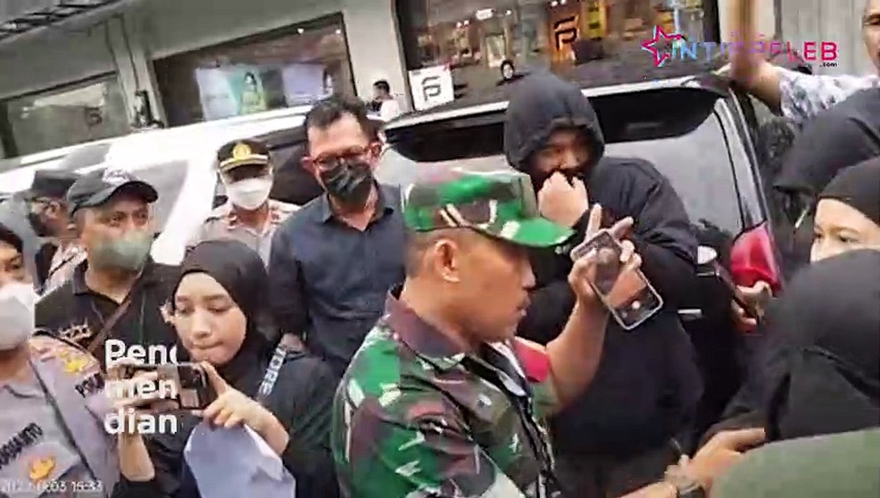 Para Pendemo Minta Polisi Tutup PS Store Diduga Merugikan