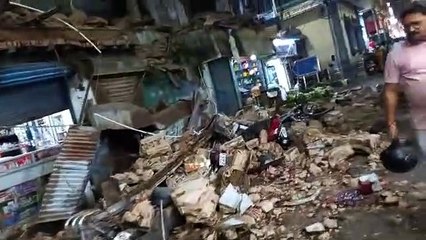 साहुकारपेट में 100 साल पुरानी इमारत गिरी, महिला समेत दो की मौत
