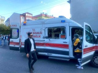 Ambulans ile halk otobüsü çarpıştı: 4 yaralı