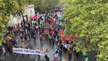 İngiltere'de hayat pahalılığı ve kemer sıkma politikaları protesto edildi (1)